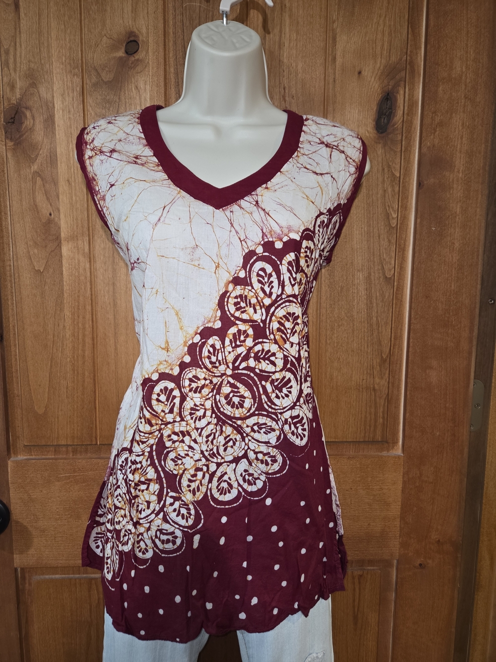 Sleeveless V-Neck Tunic Top in Burgundy and White - Casual Floral Print